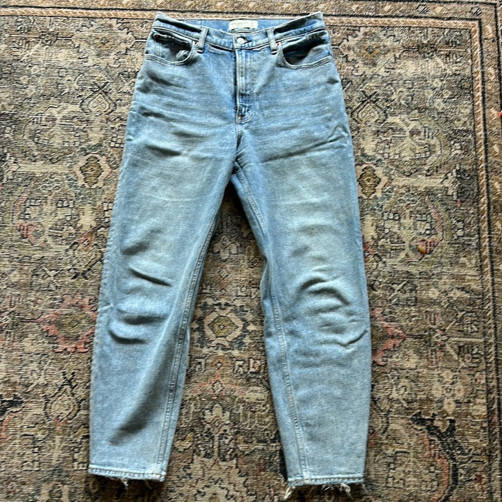 Abercrombie and Fitch the 80s Mom high-rise size 28 / 6 r light wash